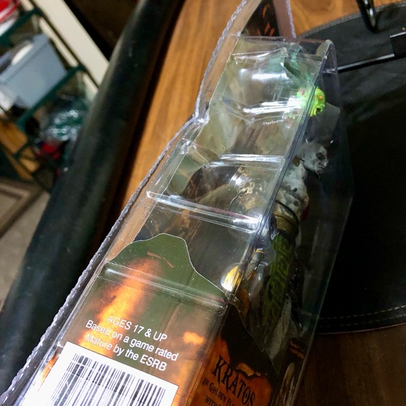 NECA God of War Kratos Action Figure - Picture 5 of 7